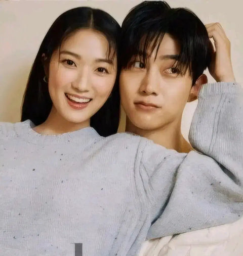 Transfer of Kim Hye-yoon and Ok Taecyeon's couple cover, First Look magazine.