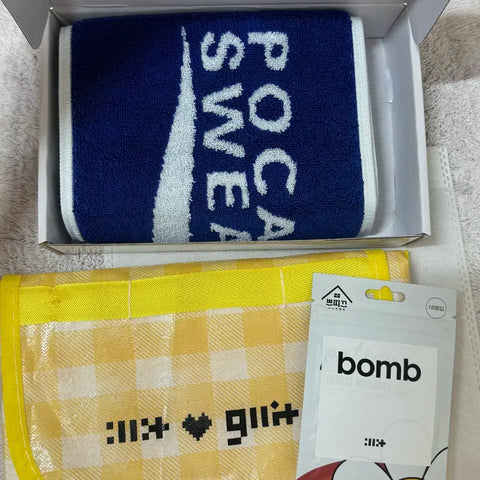 ILLIT Friends Night Picnic Reverse Support Message Card Towel Picnic Mat