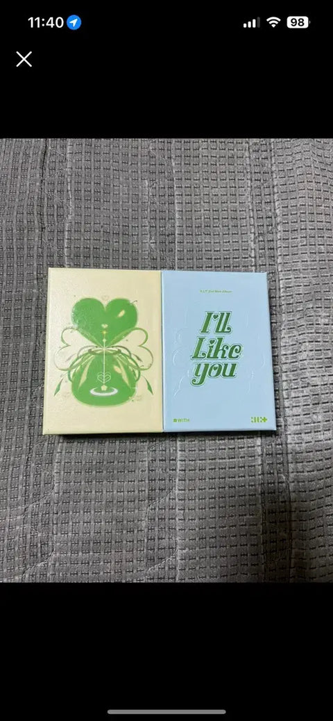 Selling ILLIT album.