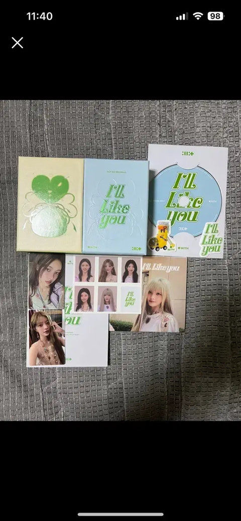 Selling ILLIT album.