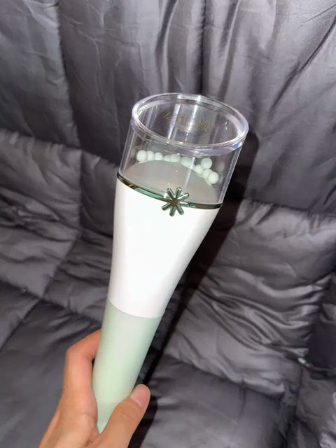 Selling IZ*ONE light stick, Kim Chaewon version.