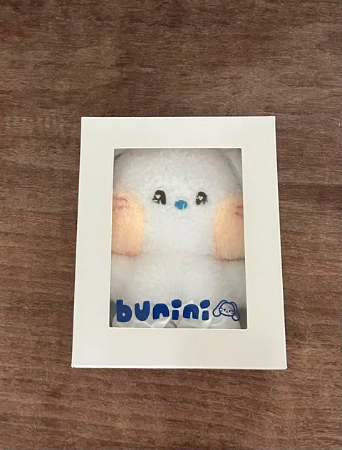 Búp bê Bunnini màu trắng của NewJeans
