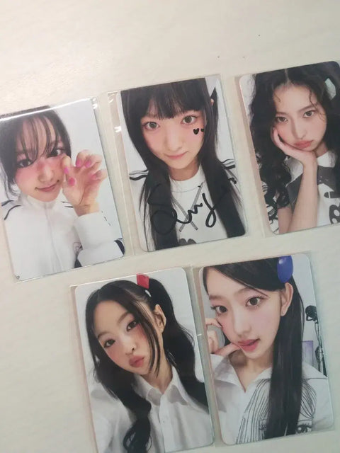Kiki's Delivery Service All Attendance Photocard + Sui Signed Photocard