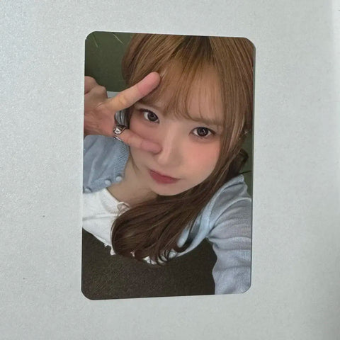 Selling Promise Nine Hayoung's workshop photocard.