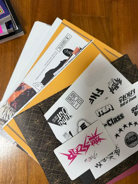 Selling Stray Kids goods as a set, Felix photocard and album