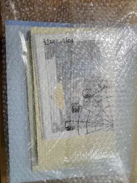 "Seonjae Upgo Twieo Blu-ray Seoneop Twi Blu-ray"
or
"Lovely Runner Blu-ray SunUpTwi Blu-ray"