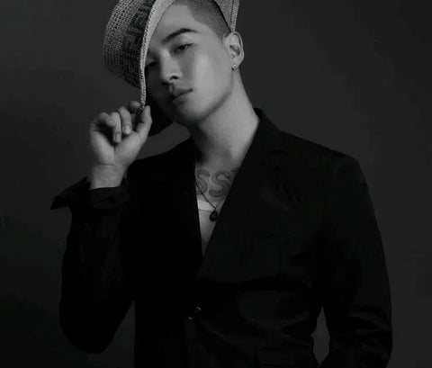 Selling Esquire magazine with Bigbang's Taeyang on the cover.