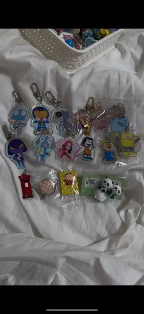 Selling all together for 1.6. It's a real steal.. Just the dolls alone are worth over 20,000 won..