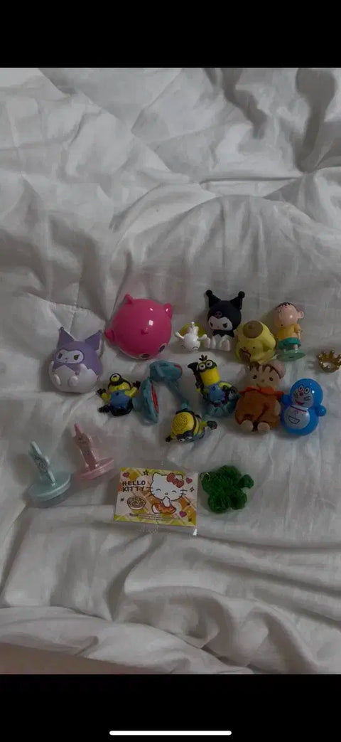 Selling all together for 1.6. It's a real steal.. Just the dolls alone are worth over 20,000 won..