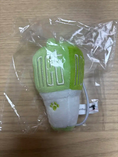 Selling cotton Mmmwhatbom NCT dolls.