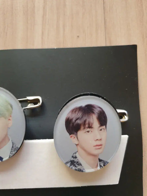 Bộ huy hiệu Acrylic cuối cùng của BTS The Wings Tour