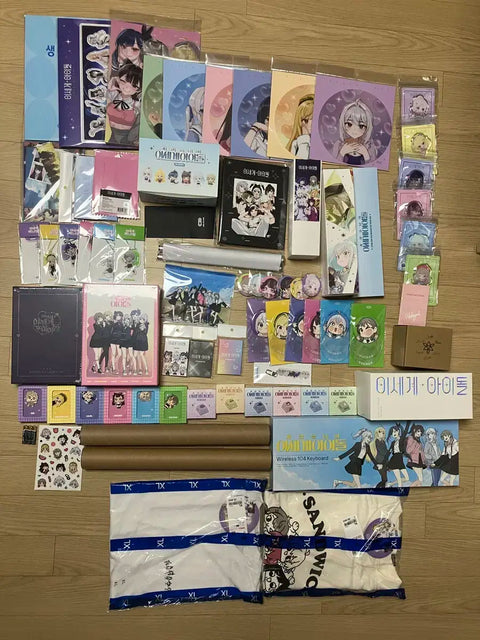 Selling Isegye Idol Goods.
