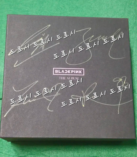 BLACKPINK Album đầy đủ đầu tiên THE ALBUM Album có chữ ký