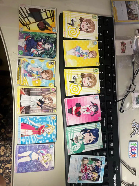Thẻ hàng Love Live! gồm 12 thẻ trong một bộ