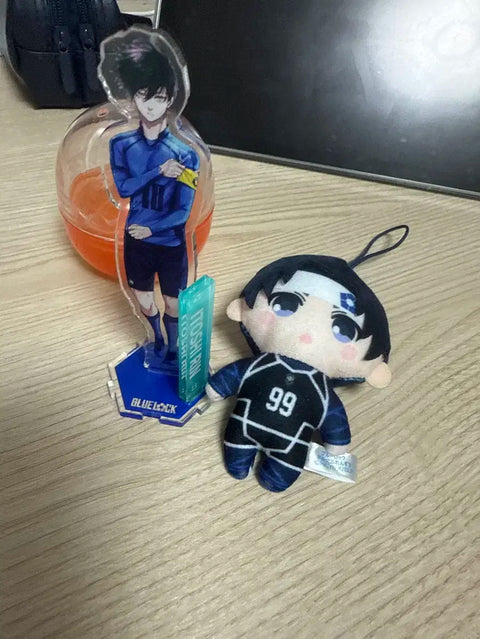 I'm urgently selling Itoshi Rin and Nanase Nijiro goods.