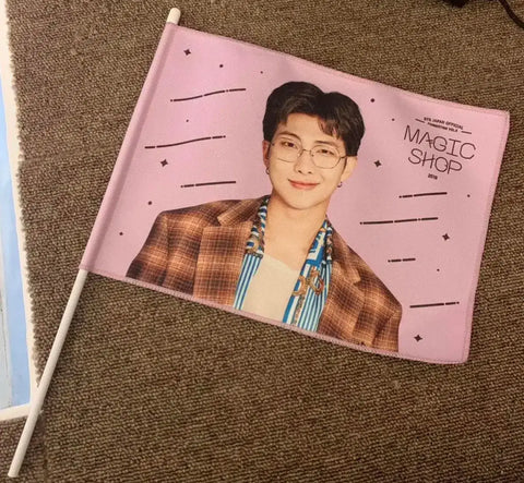 Bản đồ tâm hồn của BTS / Hình ảnh lá cờ mini Magic Shop Namjoon RM