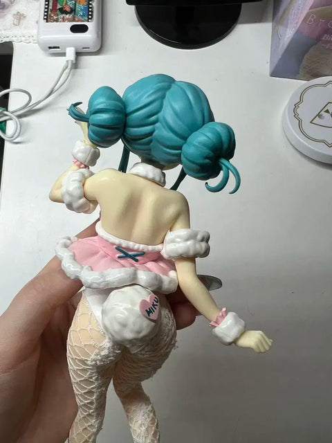 Tượng cô gái thỏ Hatsune Miku