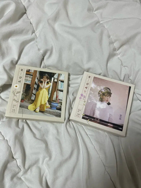 IU Flower Bookmark One, Two - Bộ sản phẩm
