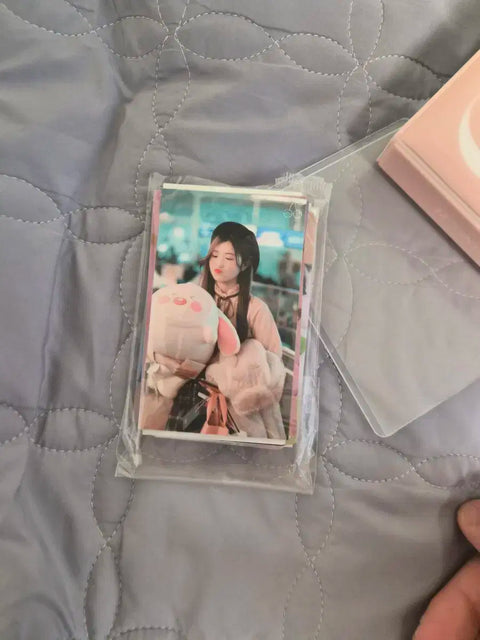 Selling IZ*ONE Hitomi's entire photocard collection.