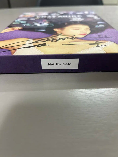 IU Chat-shire Autographed Album Signed Album Autograph Album