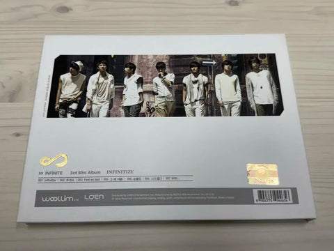 Album có chữ ký của Infinite Chaser