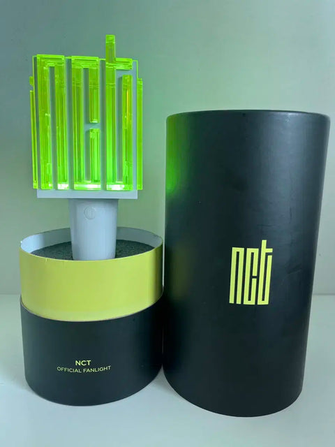 Meum Mwon Bom NCT lightstick Park Soon-hee và pin Oh Deok-gu