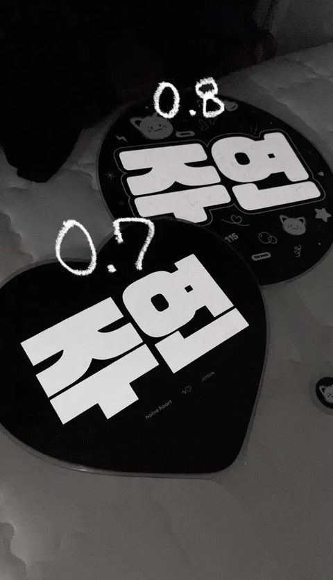 Selling The Boyz Jooyeon's uchiwa.