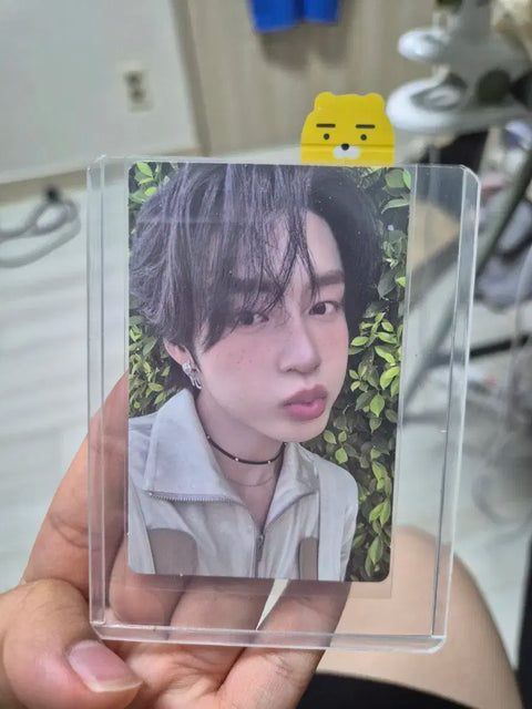 ZB1 Kim Jiwoong photocard, includes half-price shipping, sold as a set.