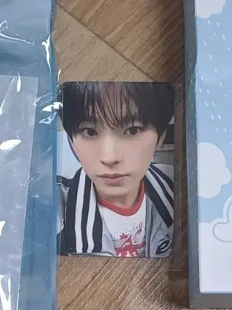 Exhibition 50,000 won photocard Yuushi