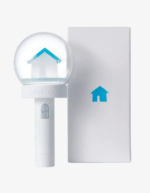 Selling BONEDO light stick.