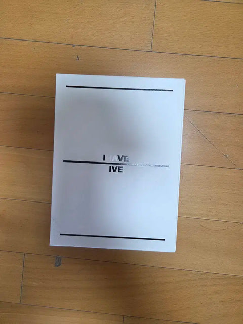 Selling because I'm leaving the IVE fandom!