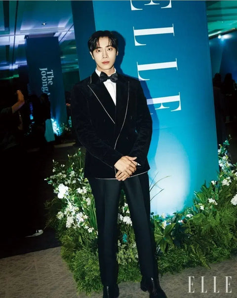 Elle magazine featuring the Baeksang Arts Awards winners on the cover, along with behind-the-scenes sketches, for sale.