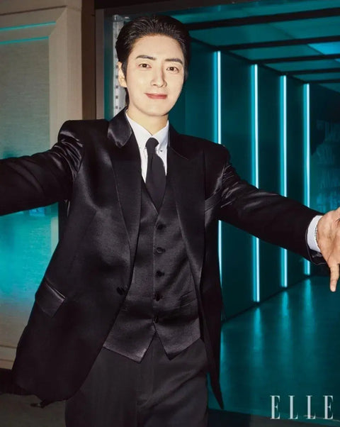 Elle magazine featuring the Baeksang Arts Awards winners on the cover, along with behind-the-scenes sketches, for sale.