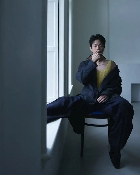 Transfer/Sale of Harper's Bazaar magazine featuring actor Park Jung-min's photoshoot and interview.