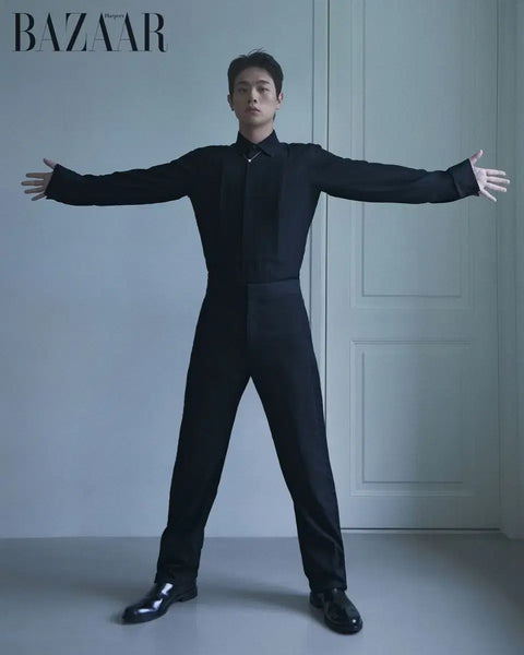 Transfer/Sale of Harper's Bazaar magazine featuring actor Park Jung-min's photoshoot and interview.