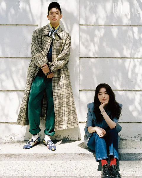 Transfer of Elle featuring actor Park Jung-min and novelist Kim Keum-hee in a photoshoot and interview.