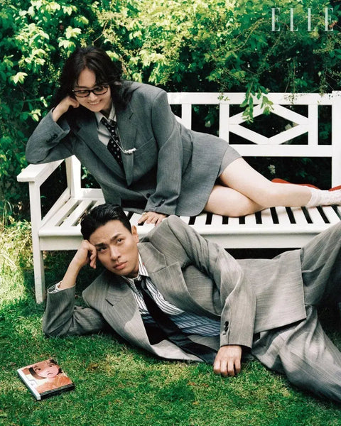 Transfer of Elle featuring actor Park Jung-min and novelist Kim Keum-hee in a photoshoot and interview.