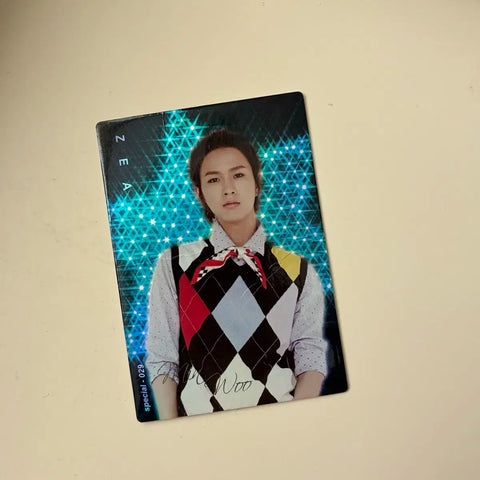 I'm selling Haminwoo photocard.