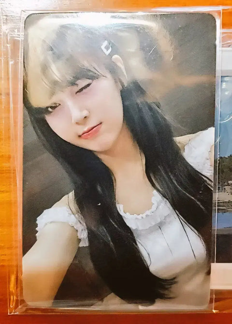 I'm selling Queenz Eye Queenz Eye Workshop Seo-ha photocard keyring.