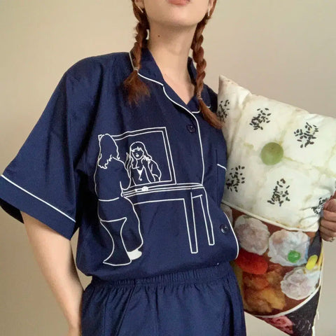 I'm selling Aimyon silk pajamas.
