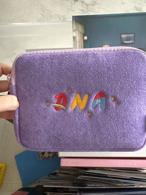 Selling BTS DNA pouch.