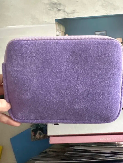 Selling BTS DNA pouch.