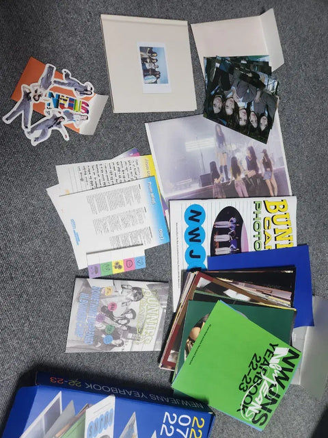 Selling NewJeans Yearbook, no photocard.