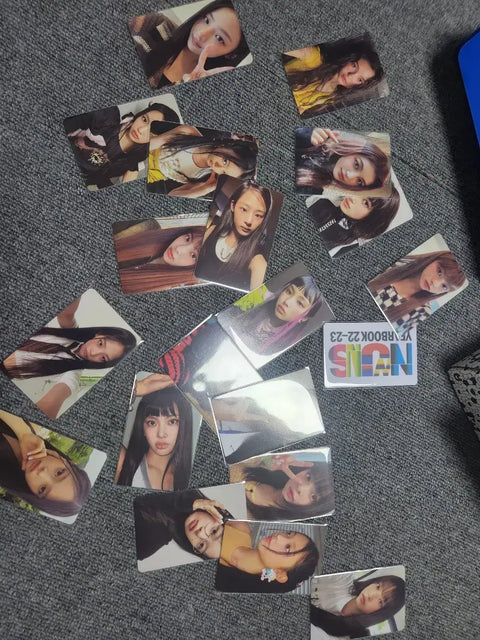 Selling NewJeans Yearbook, no photocard.