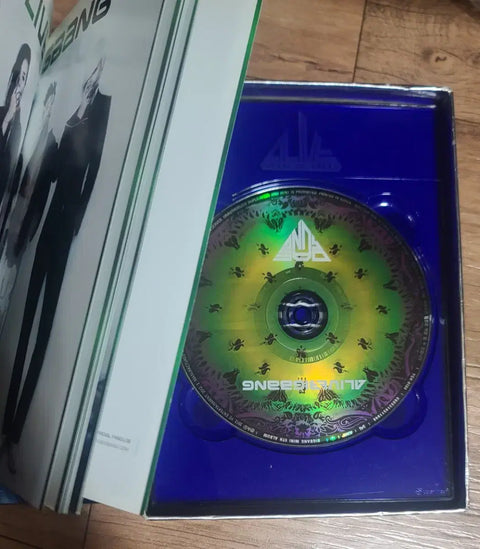 Selling BIGBANG ALIVE first edition album at the lowest price!