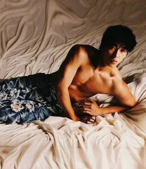 "Want to sell Taiwanese Vogue magazine with Greg Han (许光汉) as the cover model, from the drama "Someday or One Day" (想见你)."