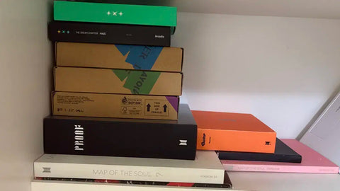Urgent sale) Idol album for sale. Includes BTS and TXT photocards.
