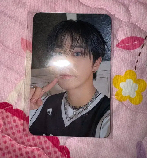 Karma Skizoo version Yizhae unreleased photocard, one for sale
