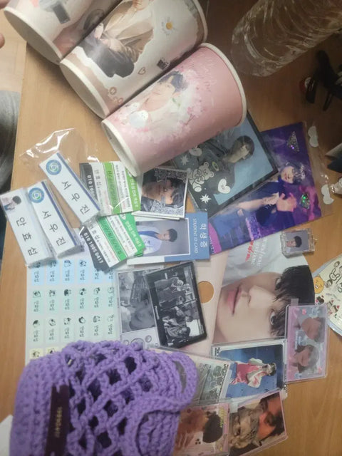 Ahn Hyo-seop merchandise