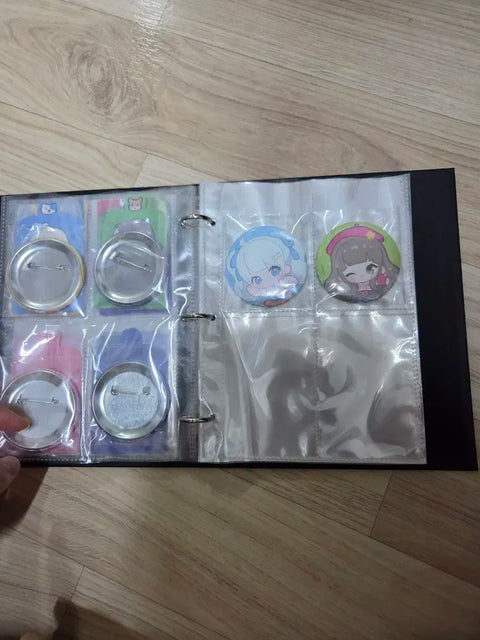 Selling Lee Sedol binder, postcards, bookmark, photo cards A and B, and a can badge set.